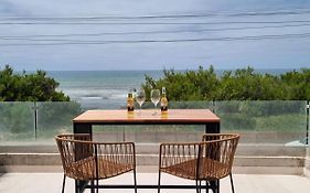 Alquiler De Departamento Monoambiente Con Terraza, Frente Al Mar En La Costa Quequén, Con Pileta, Solarium y Sum Con Parrilla